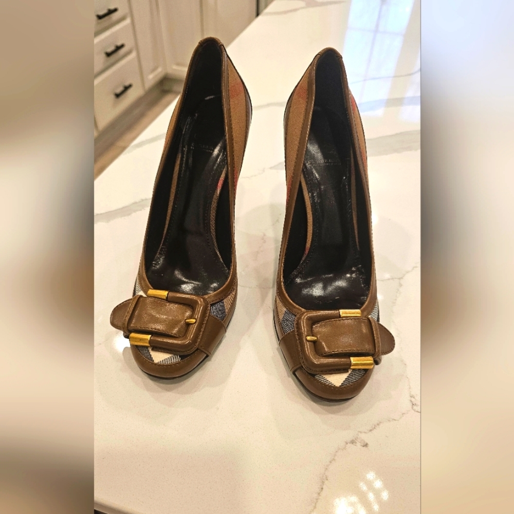 Burberry pumps size 39.5